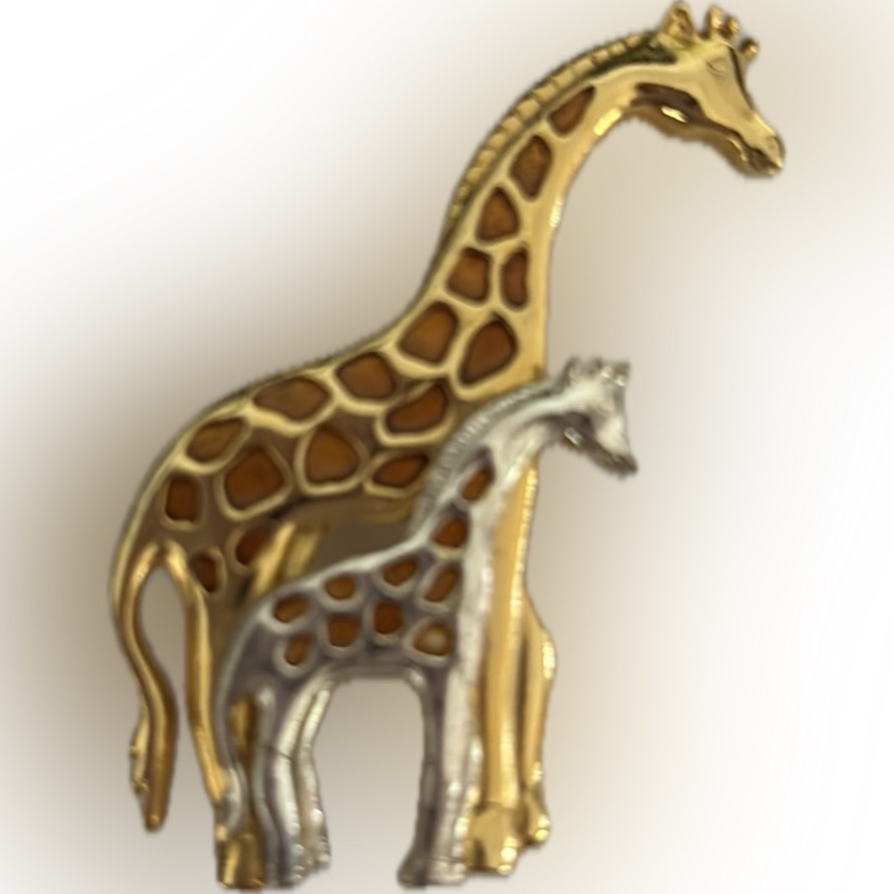 TC | Vintage 1980's Mother and baby giraffe brooch  lapel pin